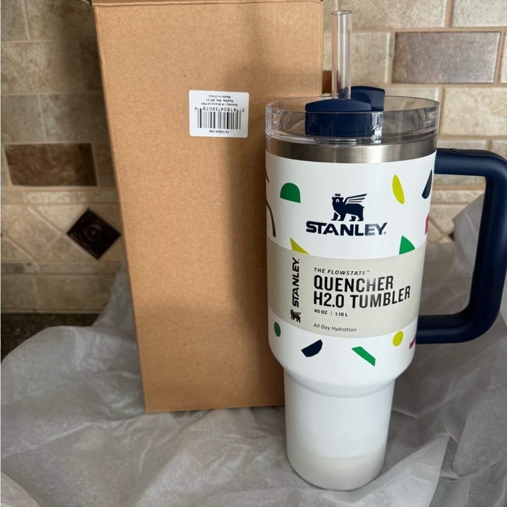 Stanley Quencher H2.0 tumbler 40 oz, white with geo shapes